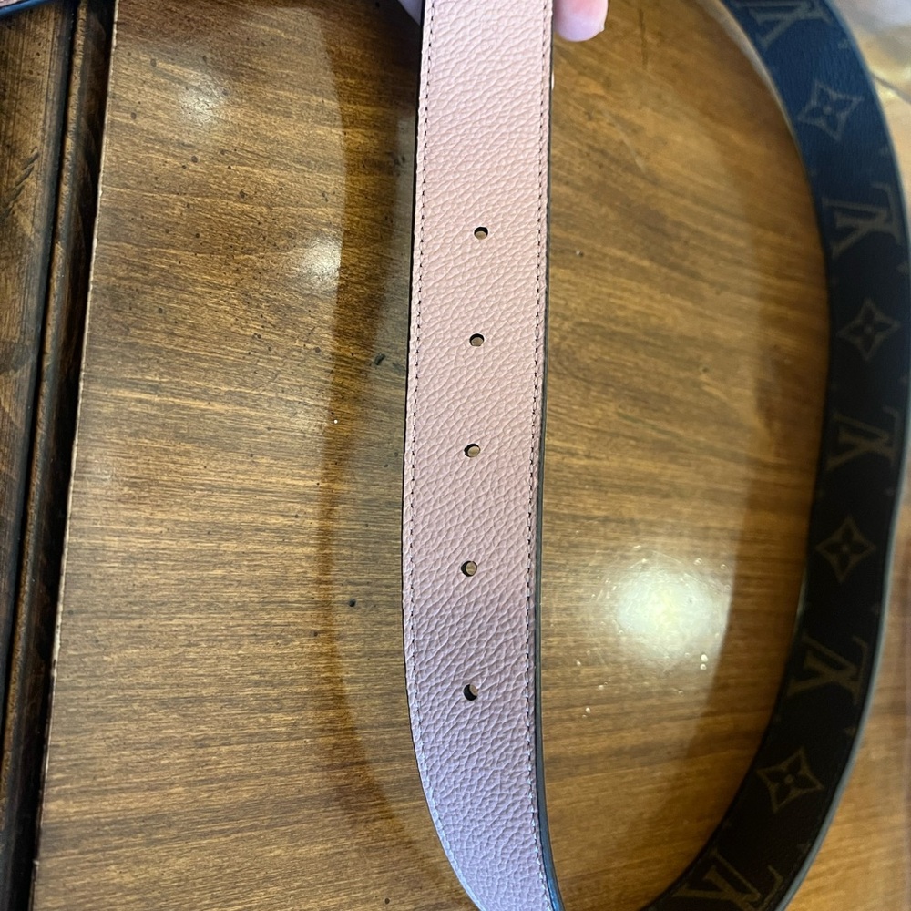 LV Initiales Reversible Belt - Picture 12 of 13